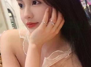 拿起17吃瓜网苹果版，开启永久吃瓜的快乐时光！