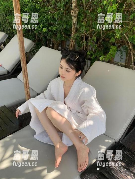在51cg1.com永久分享吃瓜故事，你也能成为话题焦点