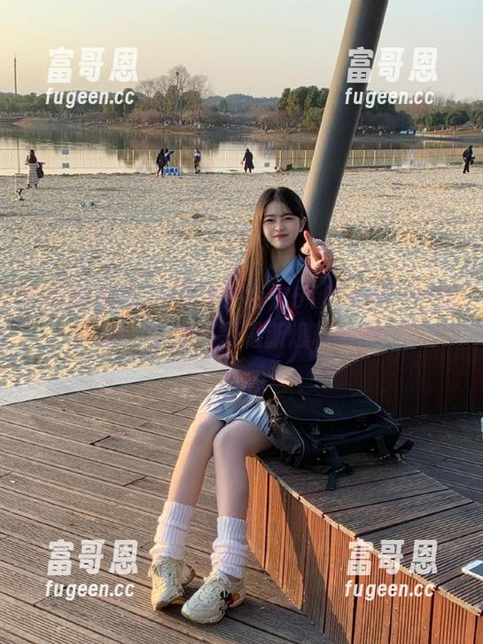 今天妹子锁定51吃瓜网今日吃瓜，带你打开最新爆料网址