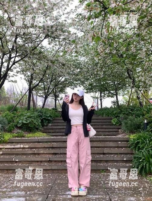 妹子陪你玩最新万篇长征-黑料不打烊668苹果版本，瓜多剧情更丰富！
