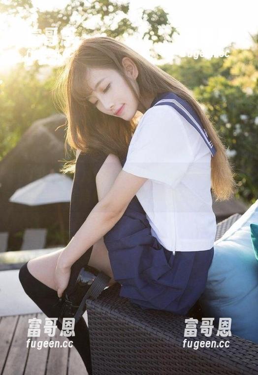 轻松直达99吃瓜网导航，妹子陪你瓜田深挖不停歇