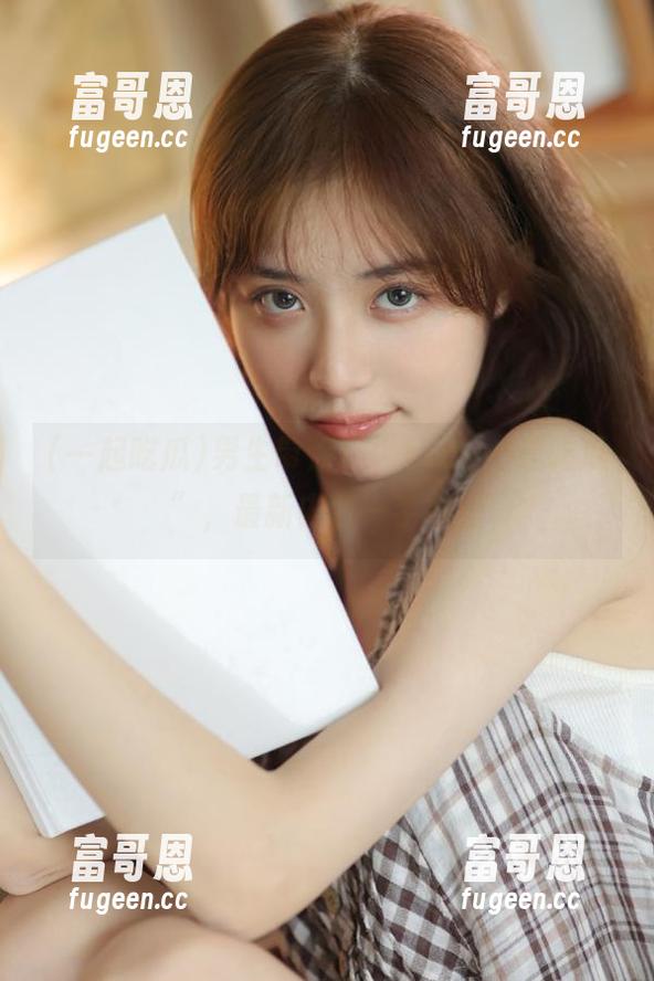 男生带你刷“17cg一起吃瓜”，最新内容一手掌握