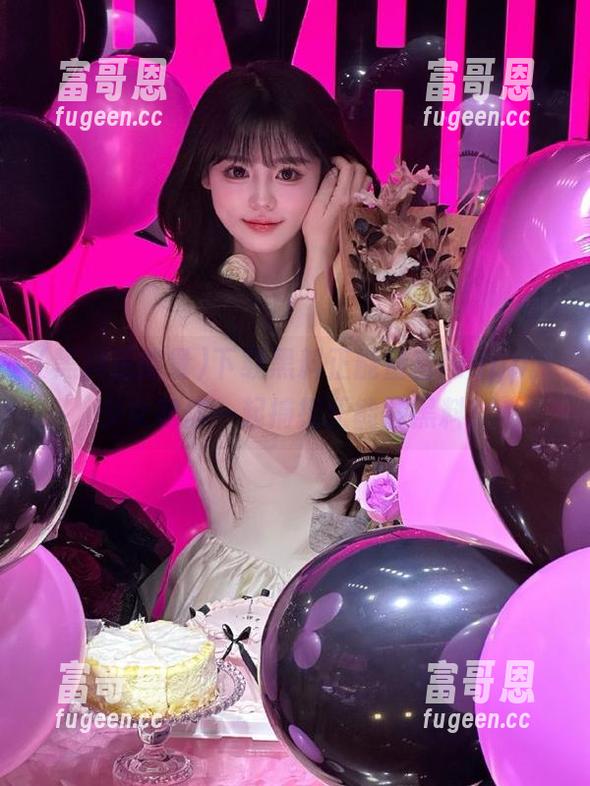 下载黑料正能量官网app，少女和你一起捕捉正能量黑料！