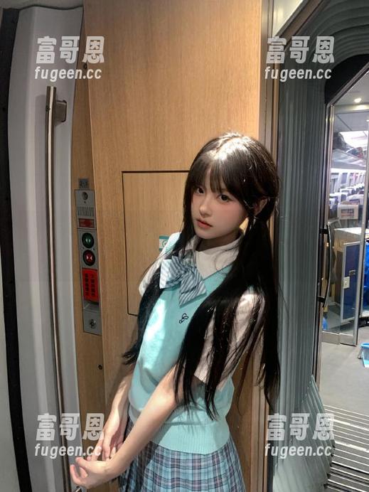 黑料社app每日发布，直达你的吃瓜快乐现场！