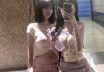 打开黑料网视频网页，女生一起围观最新明星黑料