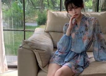 黑料老司机导航视频合集，妹子直播带你看热点
